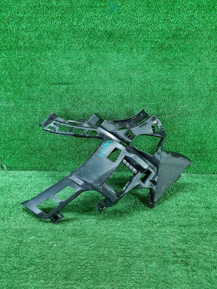 Кронштейн бампера правый Mercedes S W222 (13-17)