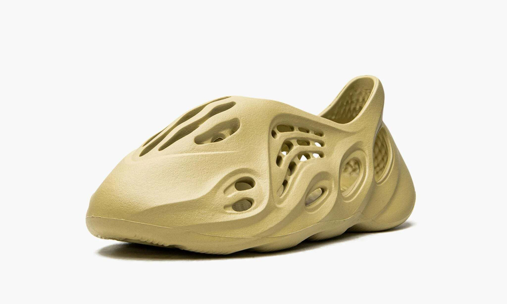 Yeezy Foam RNNR "Sulfur"