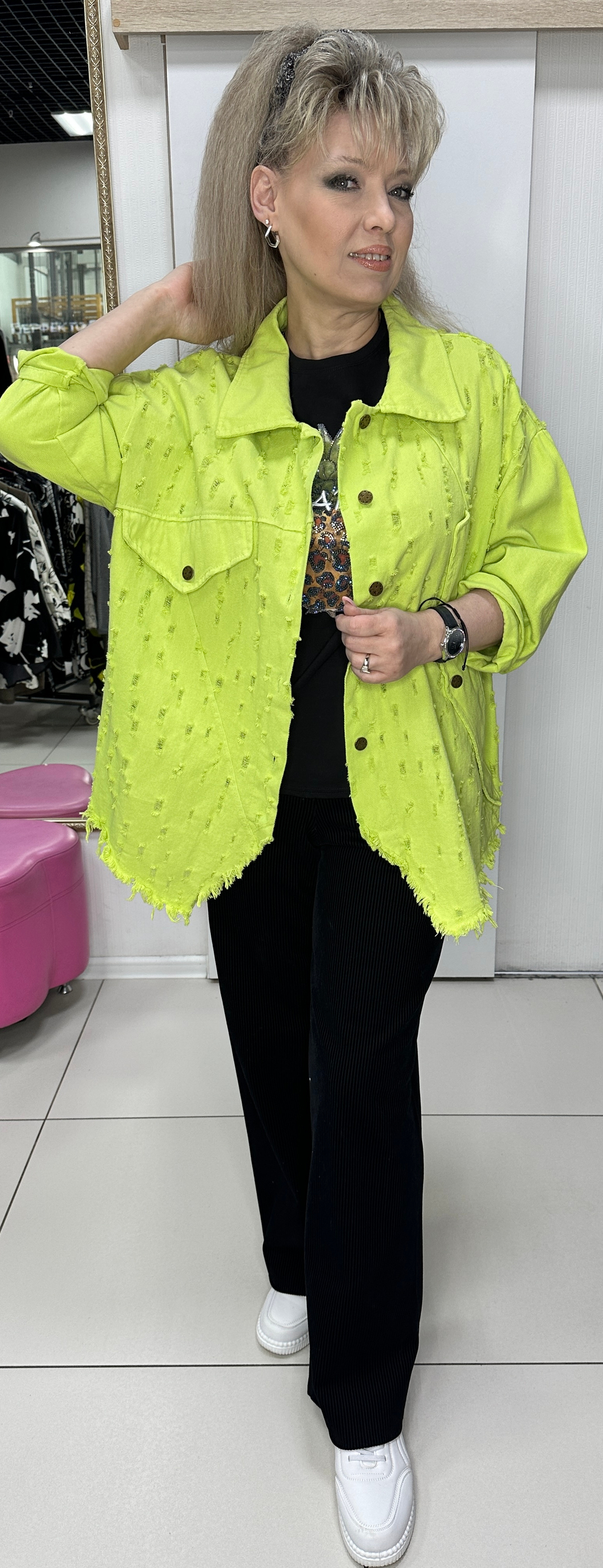 Джинсовый итальянский жакет с перфорацией в яблочном цвете