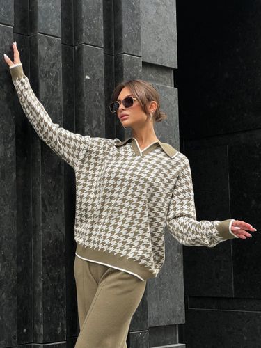 Костюм женский трикотажный в цвете хаки