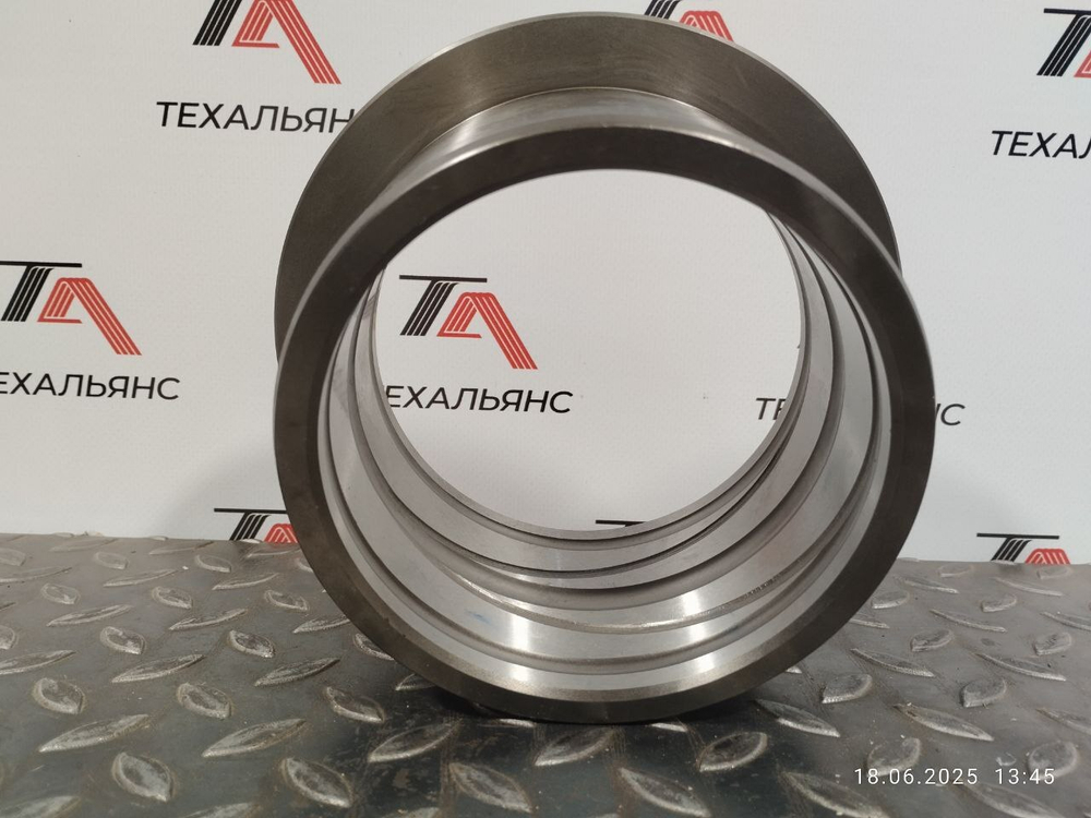 Втулка 195-50-41140