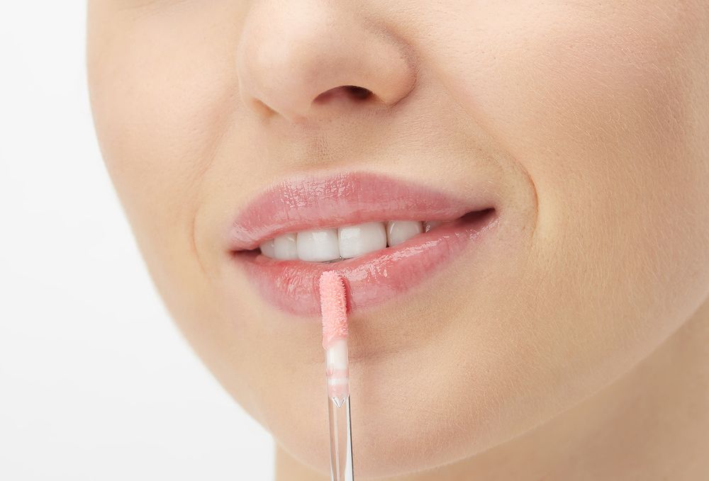 Ухаживающий блеск для губ SHIK Lip Gloss Care - 01 Pale Pink Intense