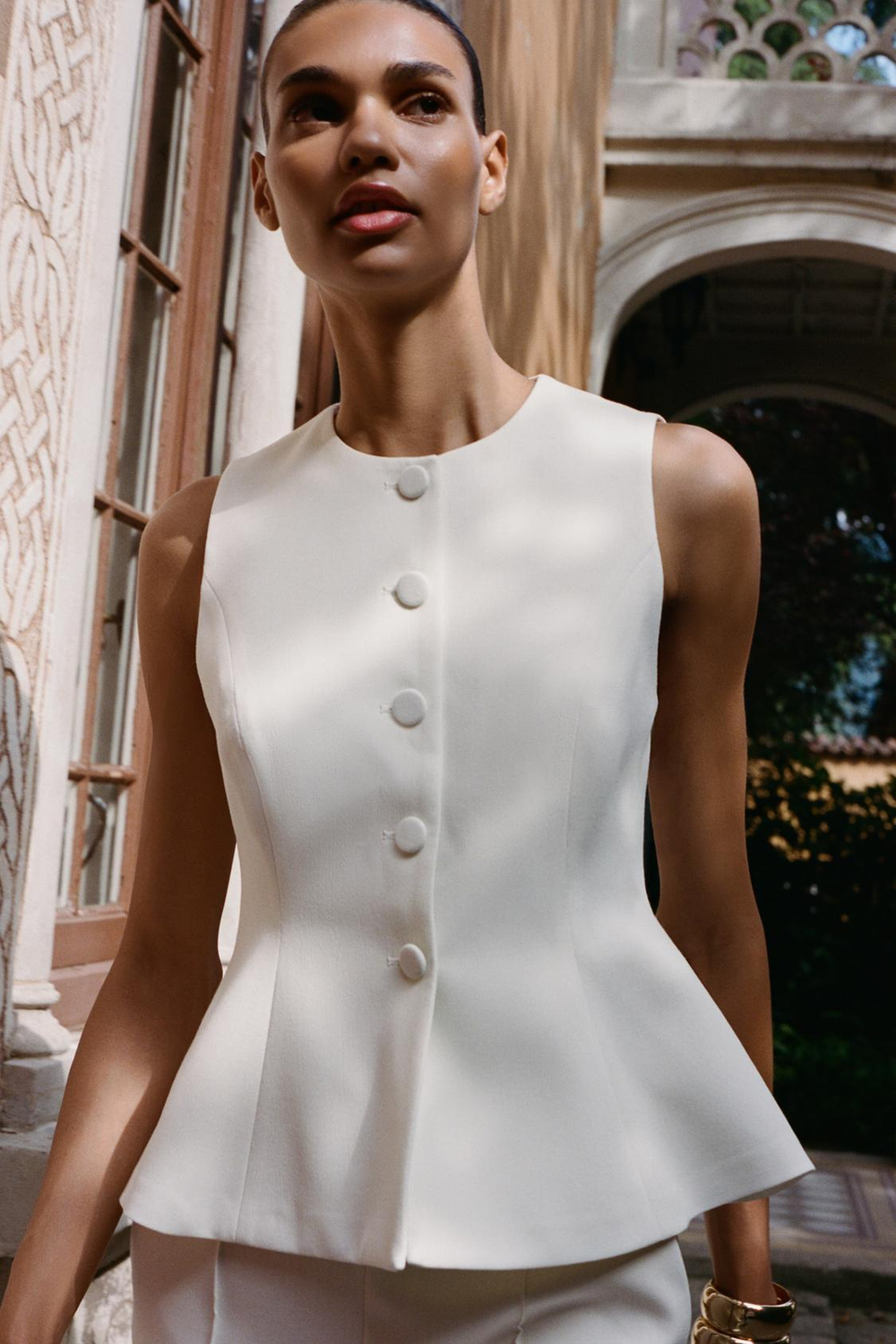 ZARA ЖИЛЕТ С БАСКОЙ, ЭКРЮ