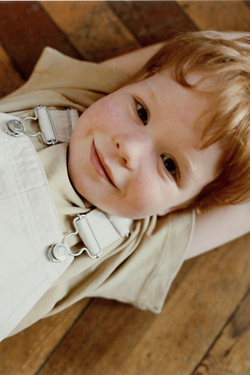 ZARA КОМБИНЕЗОН ИЗ САРЖИ С НАШИВКАМИ TOY STORY © DISNEY PIXAR, ЭКРЮ