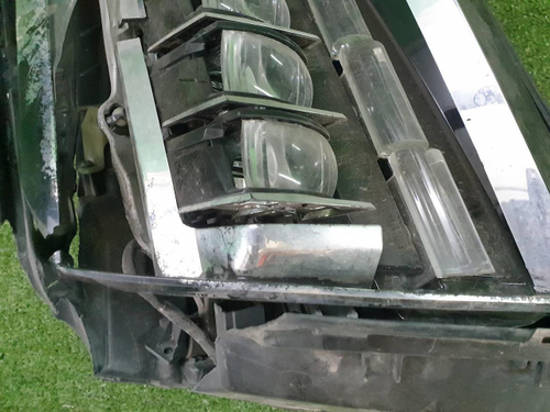 Битая Фара правая Cadillac Escalade 4 (2014-2020) LED