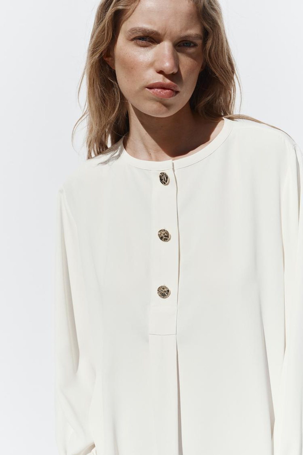 ZARA СТРУЯЩАЯСЯ БЛУЗА ИЗ КРЕПА, ЭКРЮ