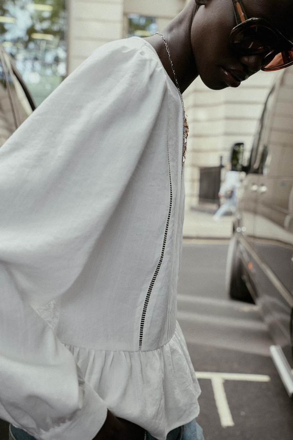 ZARA БЛУЗА С КРУЖЕВОМ И БАСКОЙ, ЖЕЛТОВАТО-БЕЛЫЙ