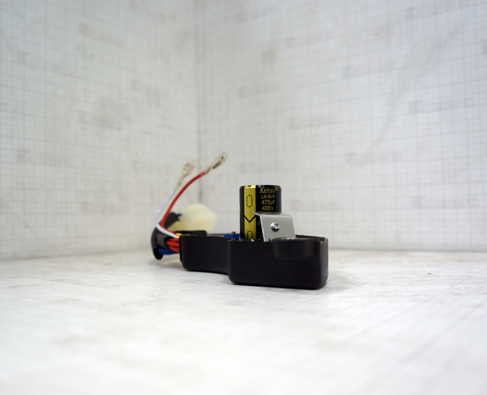 Регулятор напряжения (блок AVR) 380V для AGE 7500DSX для двигателя SR190F (2.56.04.000500)