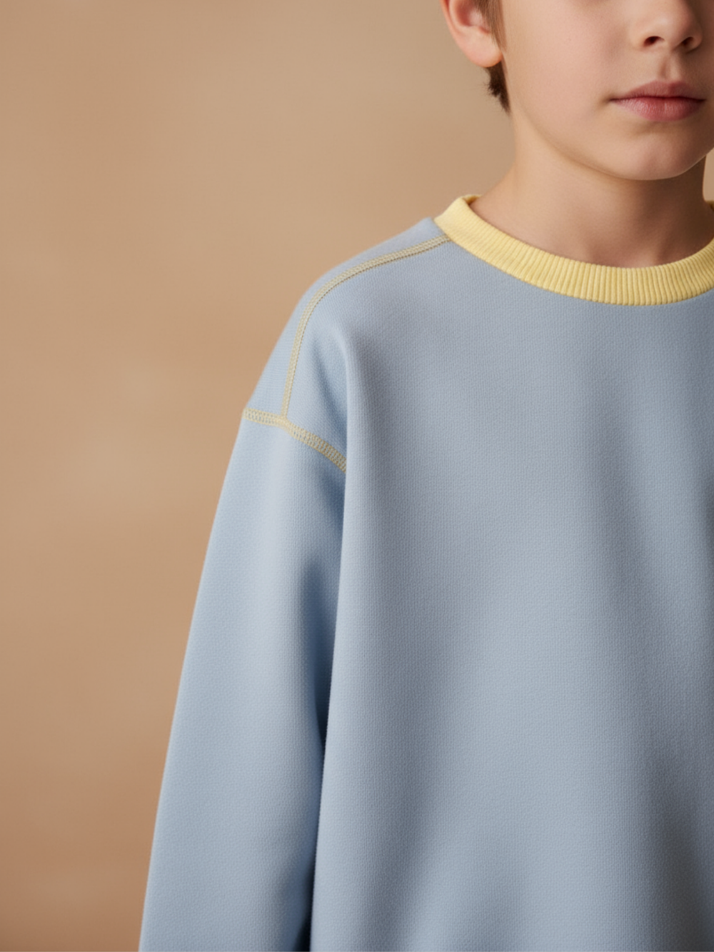 Свитшот Line с контрастными деталями и необработанным краем голубой