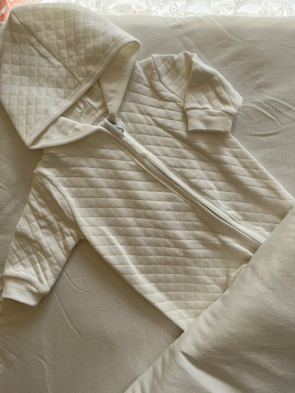 Одеяло-конверт для новорожденного "Jana-бант" белый (Одеяло-конверт, комбинезон, поясок)