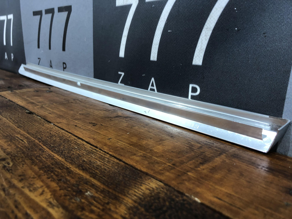 Накладка стекла заднего левого Mercedes GLC (X253) 15-нв Б/У Оригинал A2536700122