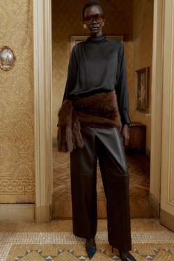 ZARA АТЛАСНАЯ БЛУЗА С ПУГОВИЦАМИ НА ПЛЕЧЕ, ЧЕРНЫЙ