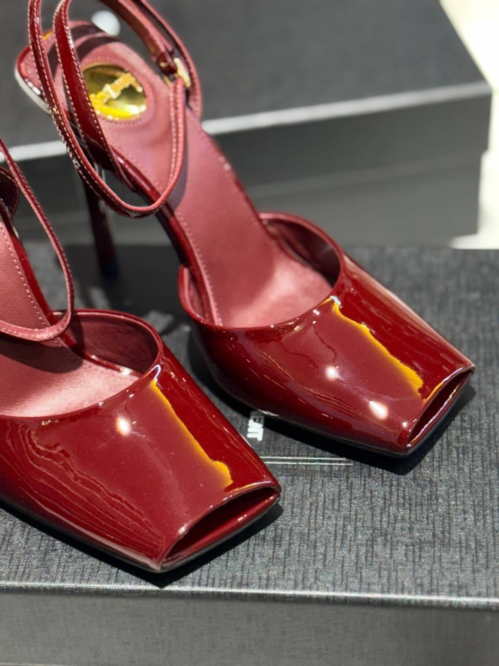 Босоножки Yves Saint Laurent, арт. 480086574