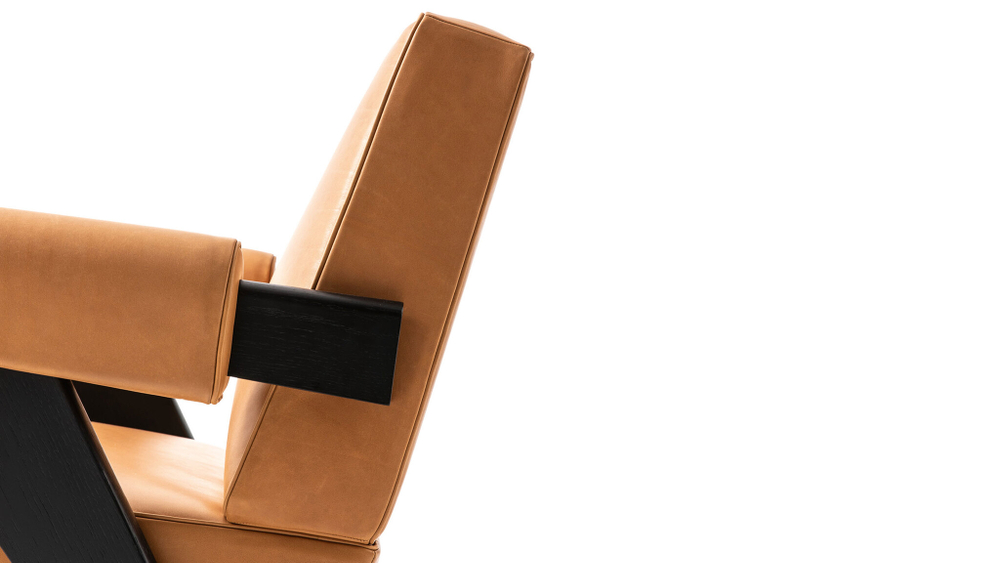 Кресло Cassina CAPITOL COMPLEX ARMCHAIR