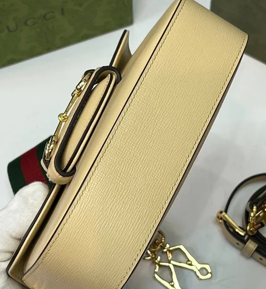 Женская мини-сумка Gucci Horsebit 1955 бежевый