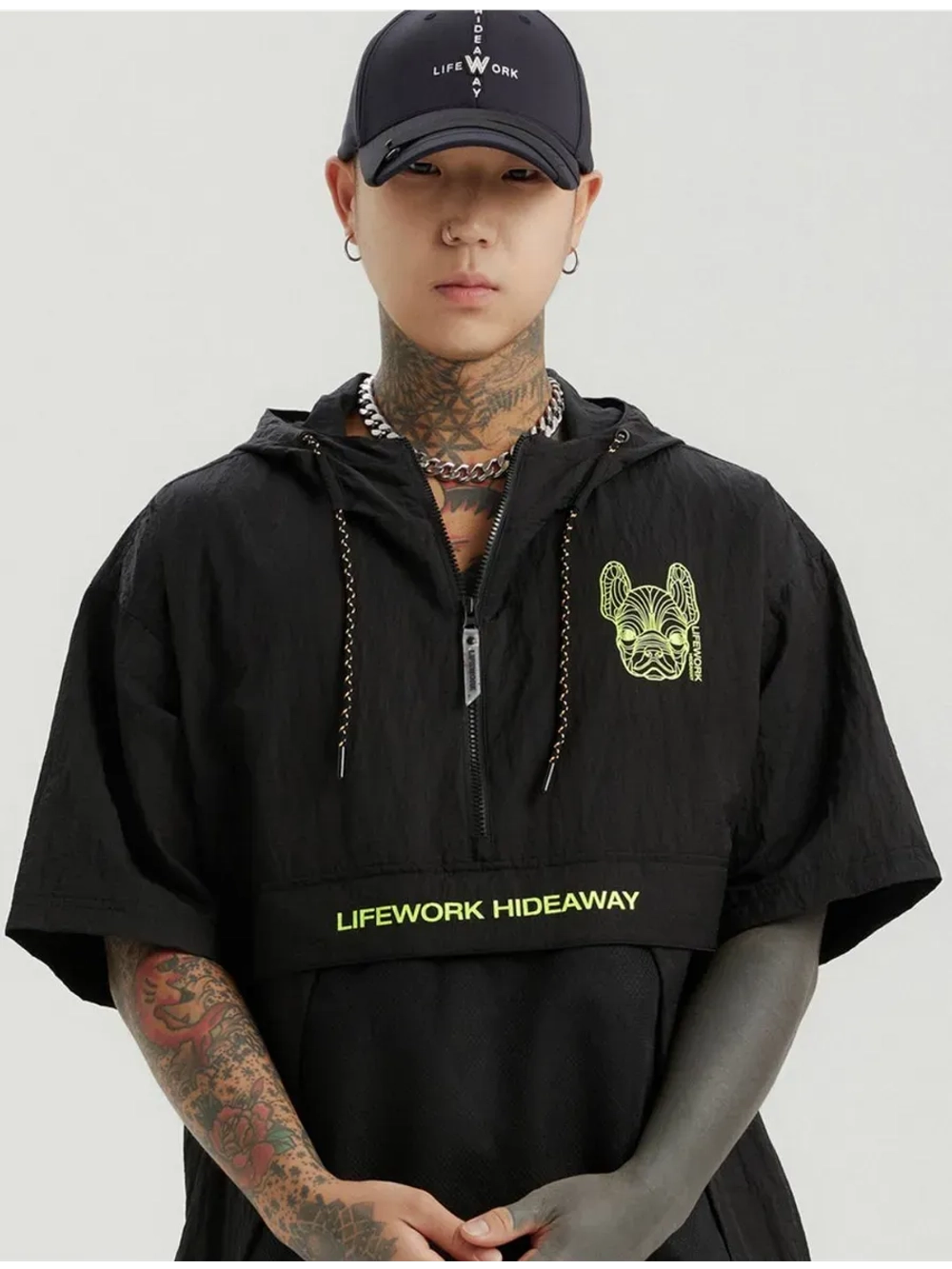 Куртка анорак нейлоновая с коротким рукавом и капюшоном