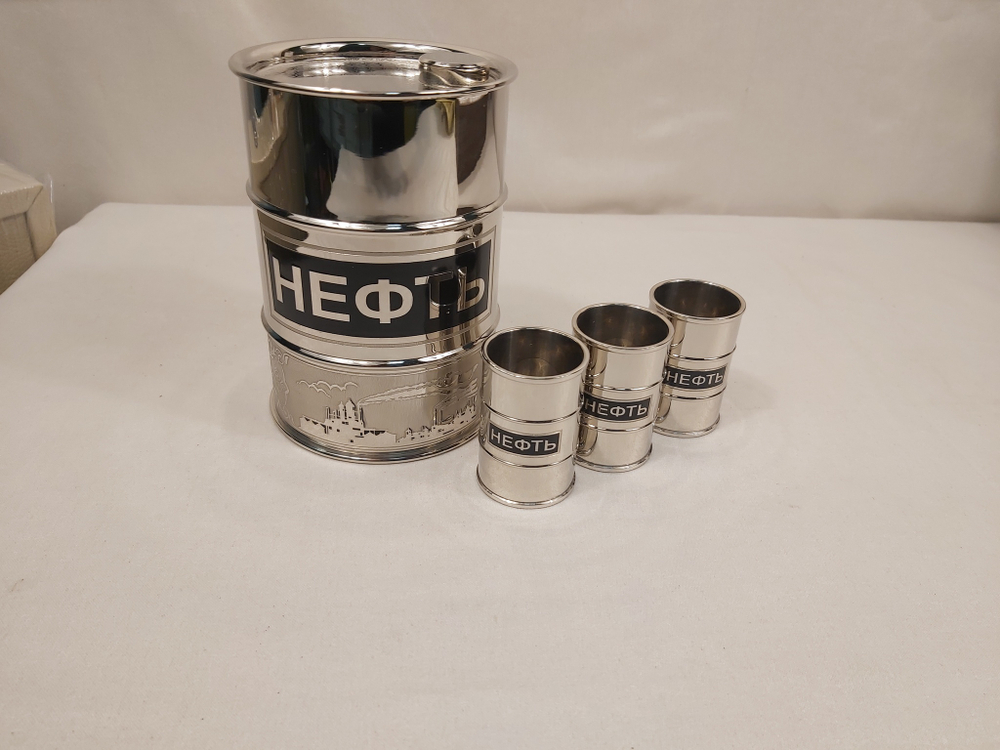 Подарочный набор со штофом "Подарок нефтянику"