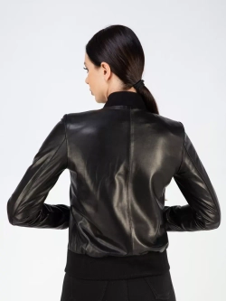 Кожаная куртка демисезонная на молнии бомбер