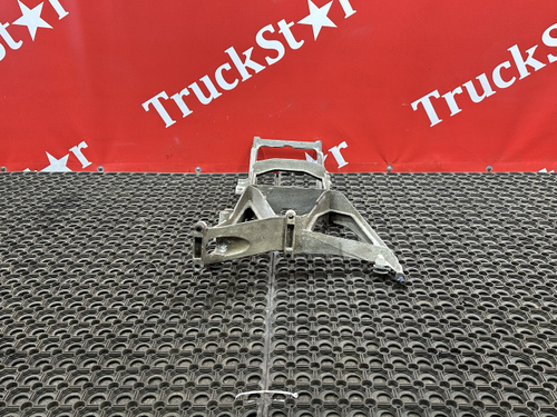 Кронштейн фары левой