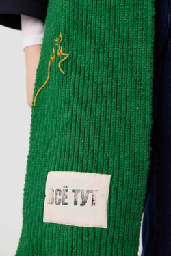 Шарф зелёный "ВСЁ ТУТ" УСТА К УСТАМ + "Полторы комнаты"