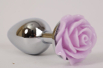 Серебристая анальная пробка с сиреневой розой - 9,5 см. (Цвет: сиреневый)