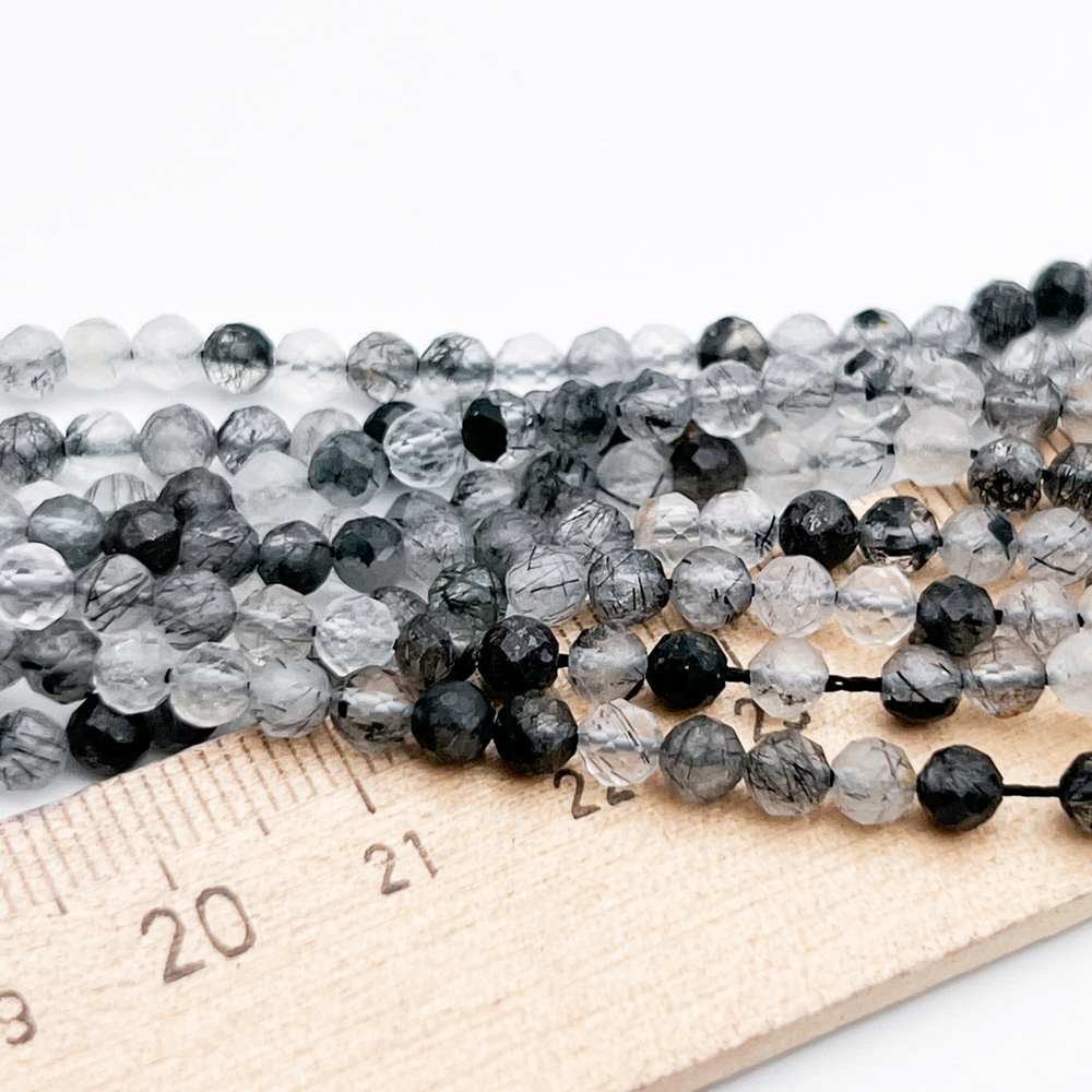 Кварц с шерлом граненый бусины, диаметр 3,9-4,1 мм, цена за отрезок 19 см (1/2 нити)