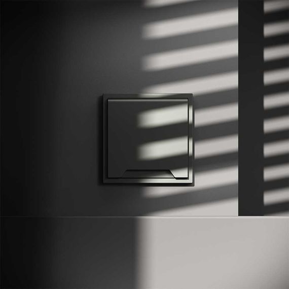 Розетка встраиваемая Voltum S70 с заземлением, защитными шторками и крышкой 16А, (титан) VLS040306