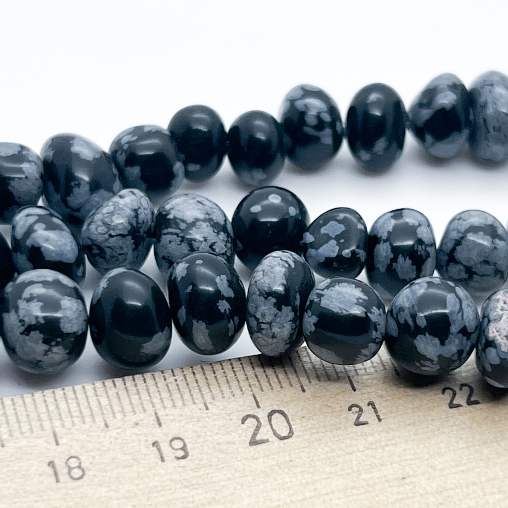 Обсидиан "Снежный" бусины, галтовка, размер около 8-10 мм, цена за отрезок 19 см (1/2 нити)