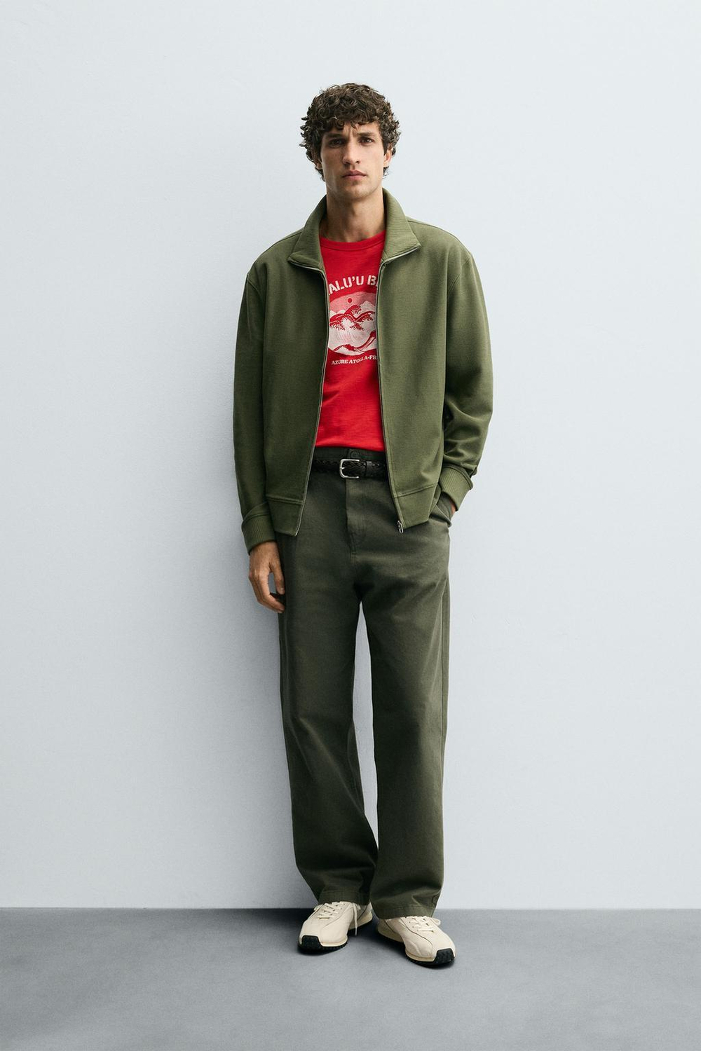 ZARA ЛЕГКАЯ ТОЛСТОВКА С ВОРОТНИКОМ НА МОЛНИИ, СУХАЯ ЗЕЛЕНЬ