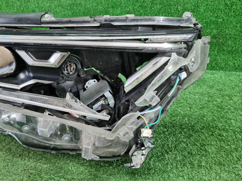 Битая Фара правая Toyota RAV4 5 XA50 (2018-н.в.) LED