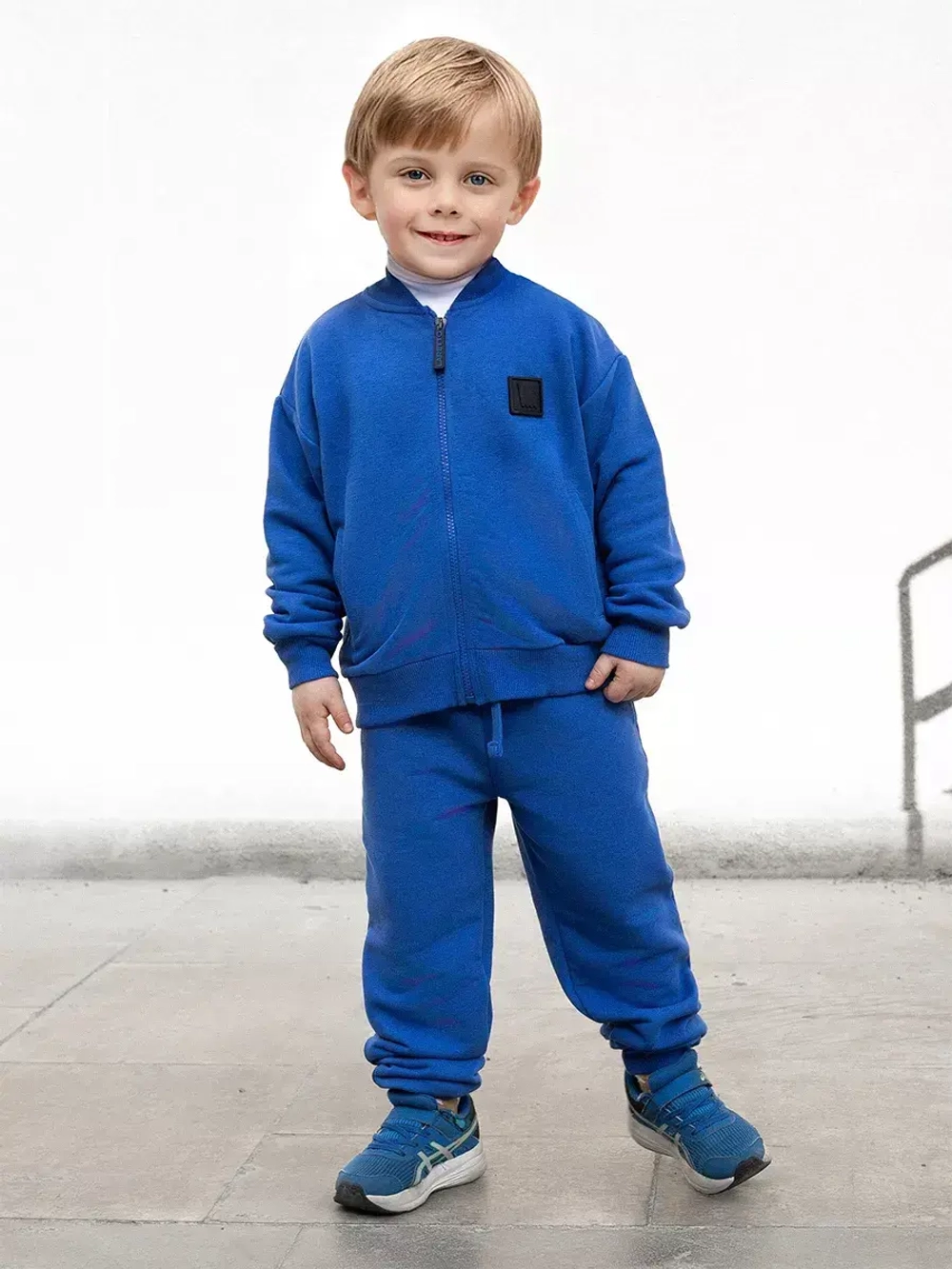 Синий спортивный костюм для мальчика в школу