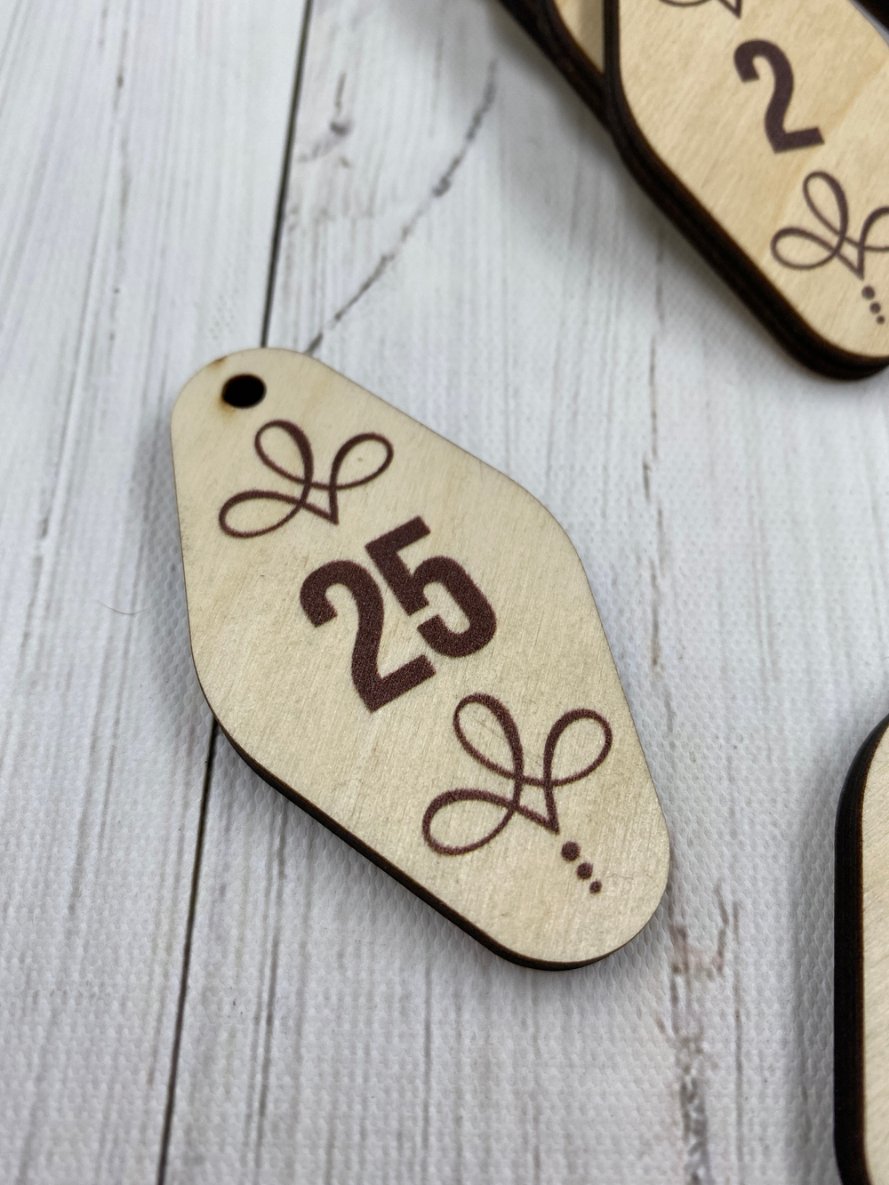 номерки из дерева на заказ