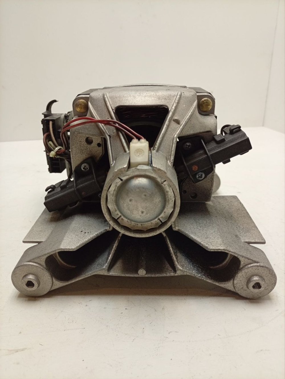 EWT1221 кт12 Двигатель для стиральной машины Electrolux 12494610 8 контактов б/у