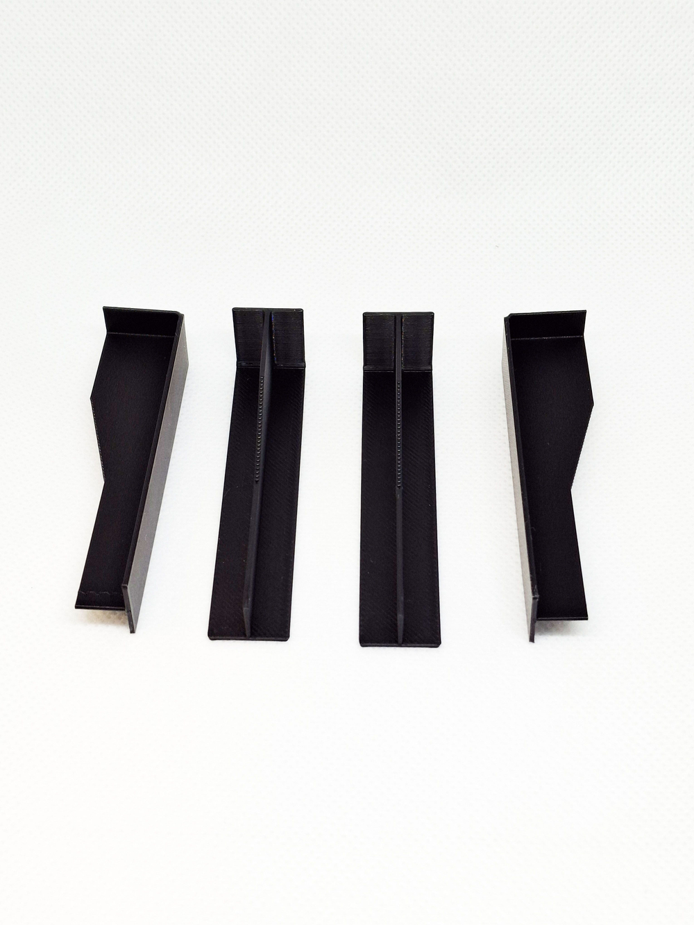 Соединитель для плинтуса 70x12 мм, белый пластиковый - 4 шт.