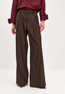 Брюки с защипами