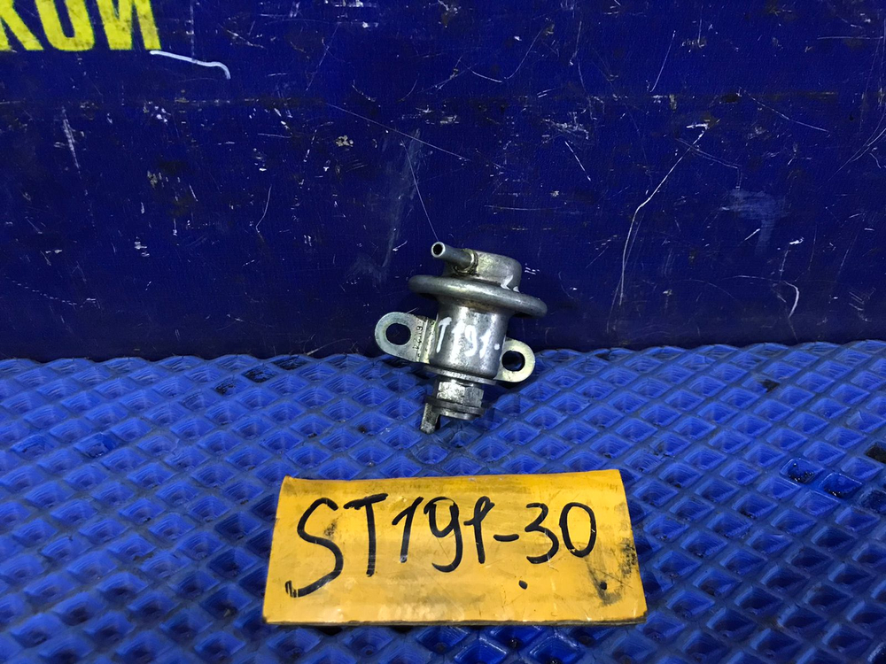 Регулятор давления топлива TOYOTA CORONA 1993