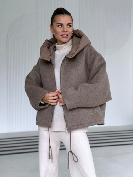 Утепленная коричневая куртка с капюшоном