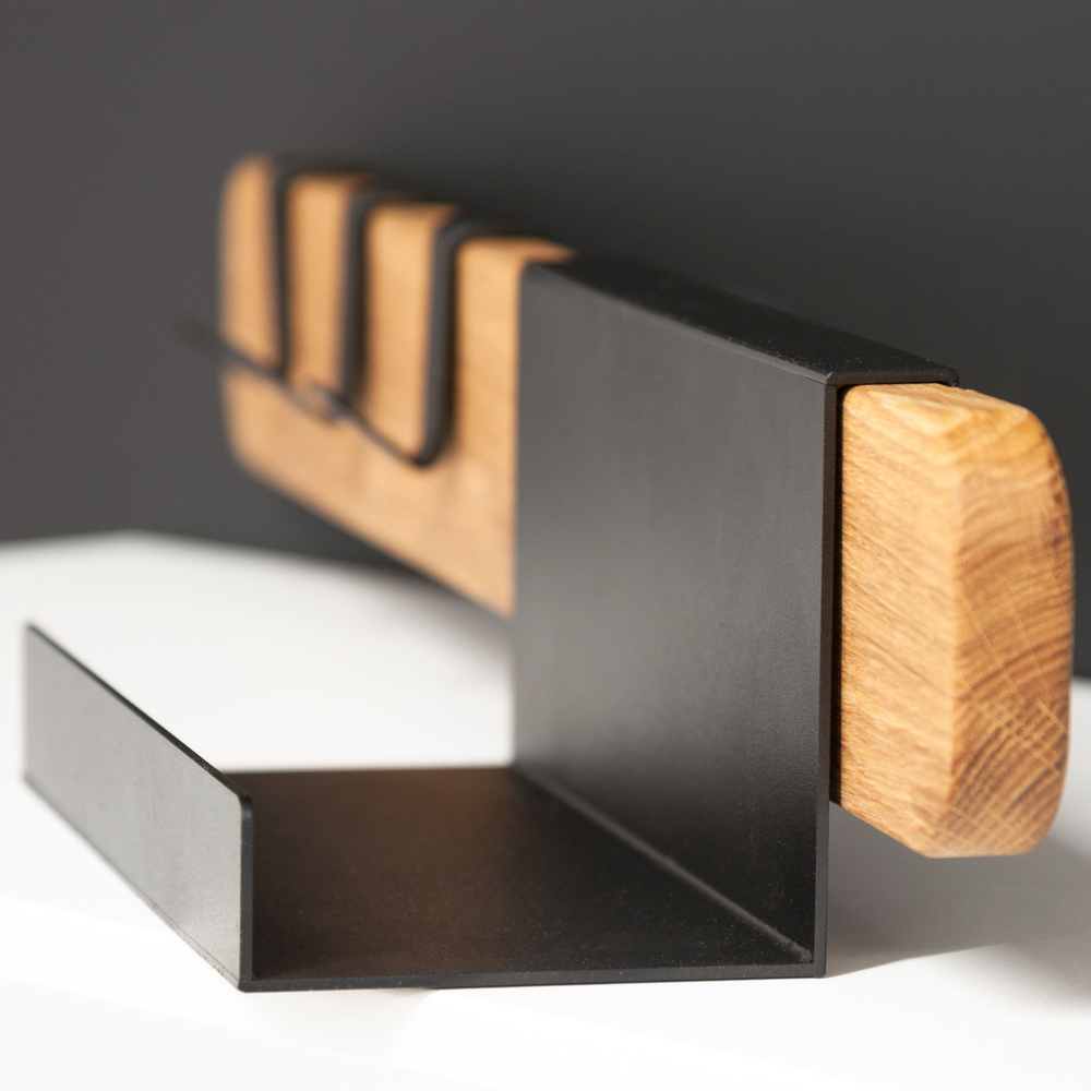 Вешалка настенная для одежды из массива дуба с крючками и полкой