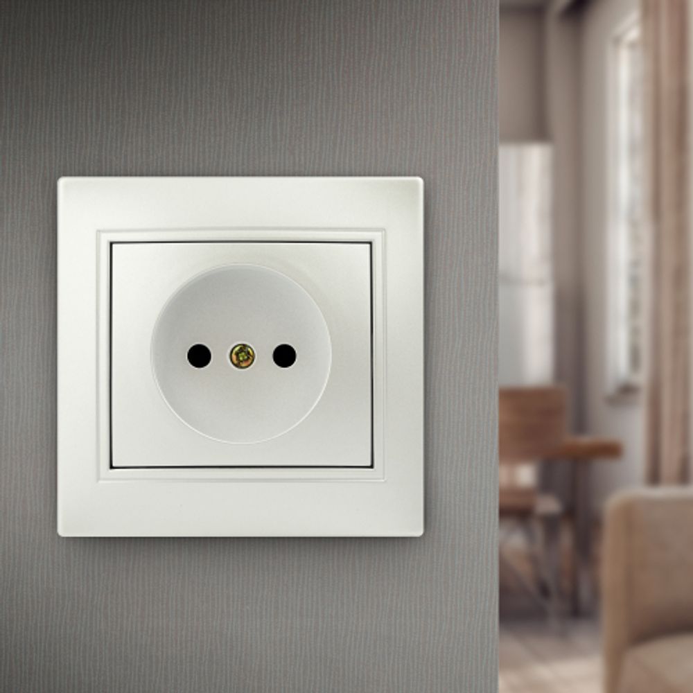 Розетка Intro Plano 1-201-06 без заземления 2P, 16А-250В, IP20, СУ, перламутр | Intro Plano