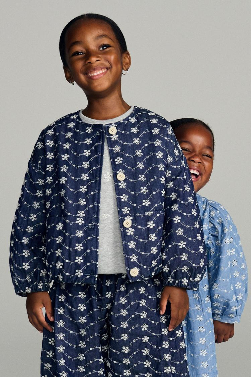 ZARA TIMELESS - КУРТКА С ВЫШИВКОЙ В ВИДЕ ЦВЕТОВ, СИНИЙ