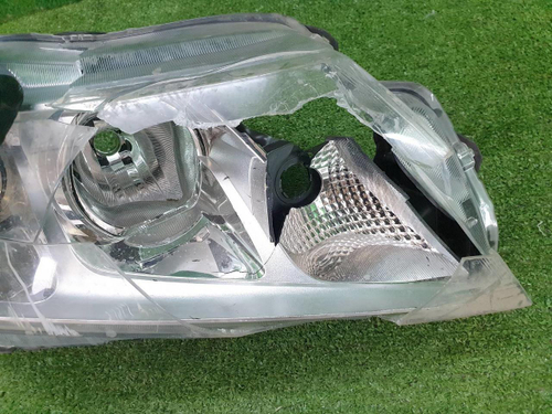 Битая Фара правая Suzuki Vitara 2 (2014-2019) галоген