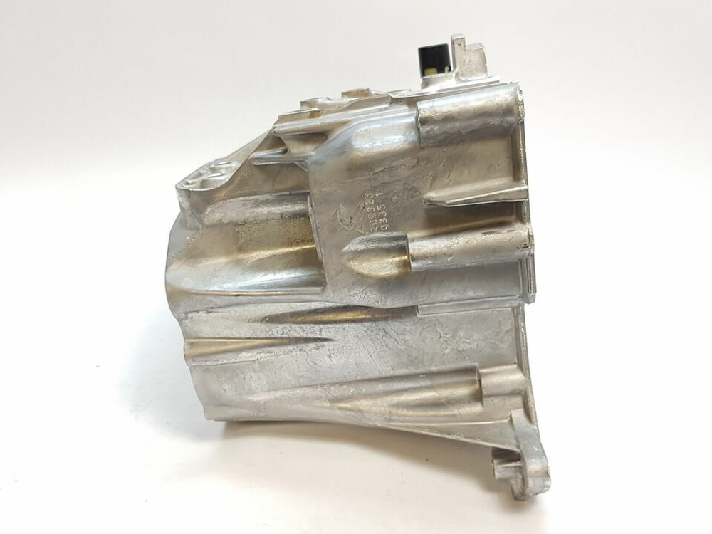 Картер коробки передач оригинальный Citroen Peugeot 2206Z6 9657871380