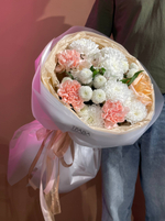 Букет "Персики", Роза, хризантема, диантусы, дубки, альстромерия