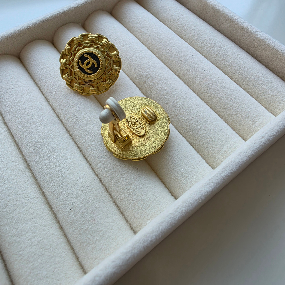 Клипсы Chanel с лого