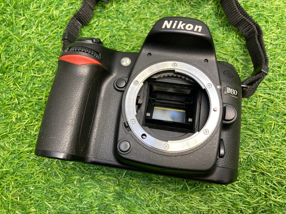 Nikon D80 9.400 кадров