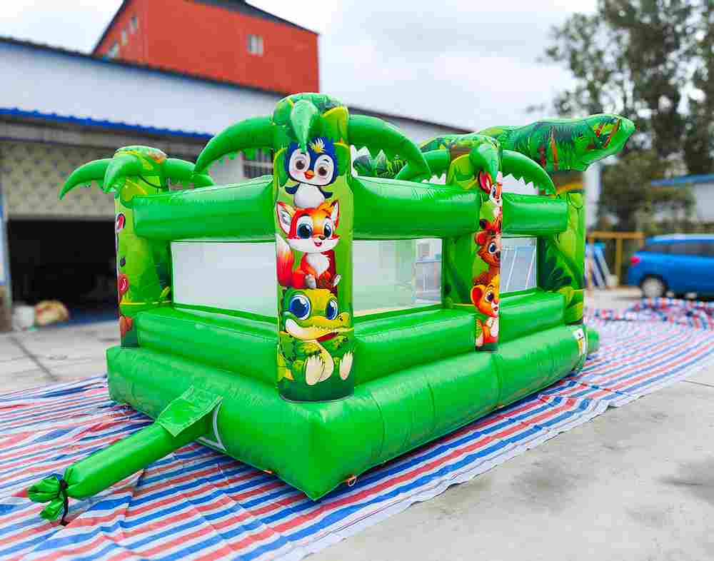 Коммерческий надувной батут «Сафари парк», 4*3*2,5 м