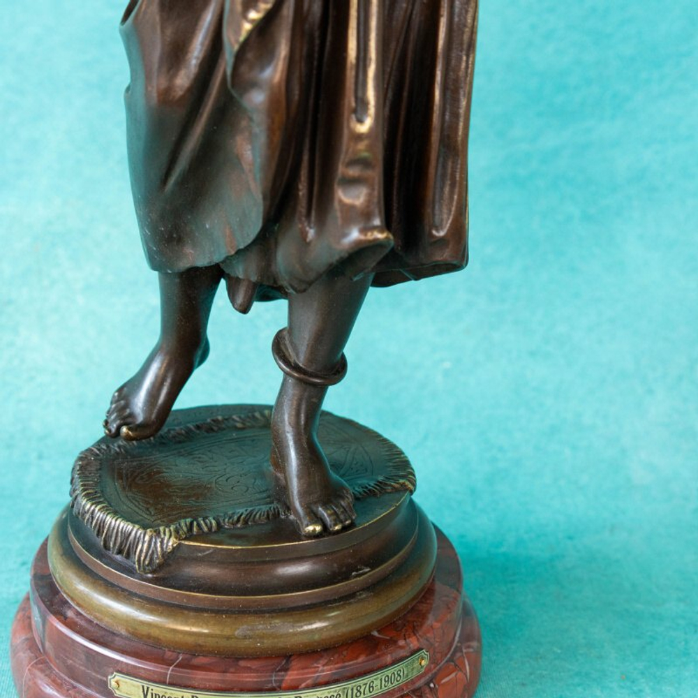 Скульптура «Восточный музыкант»