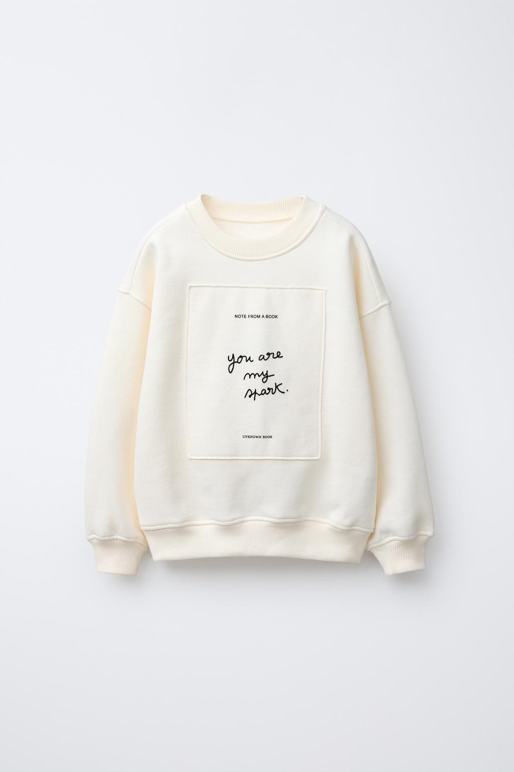 ZARA ТОЛСТОВКА С НАШИВКОЙ И РЕЛЬЕФНОЙ НАДПИСЬЮ, ЭКРЮ