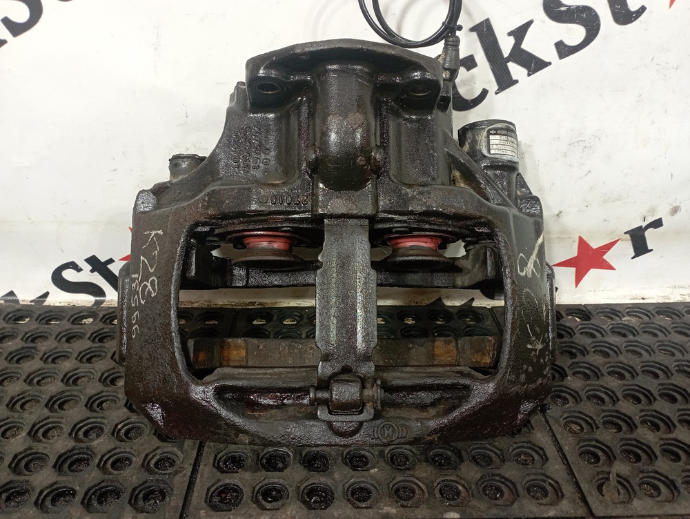 Суппорт передний правый 2017г.