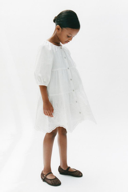 ZARA ПЛАТЬЕ С ВЫШИТЫМИ ЦВЕТАМИ, БЕЛЫЙ